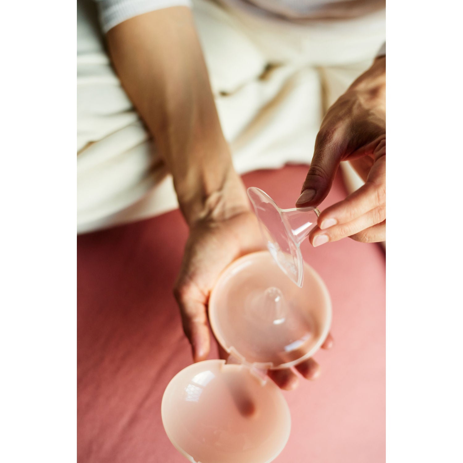 Silicone Nipple Shields with Storage Box - M (24mm)